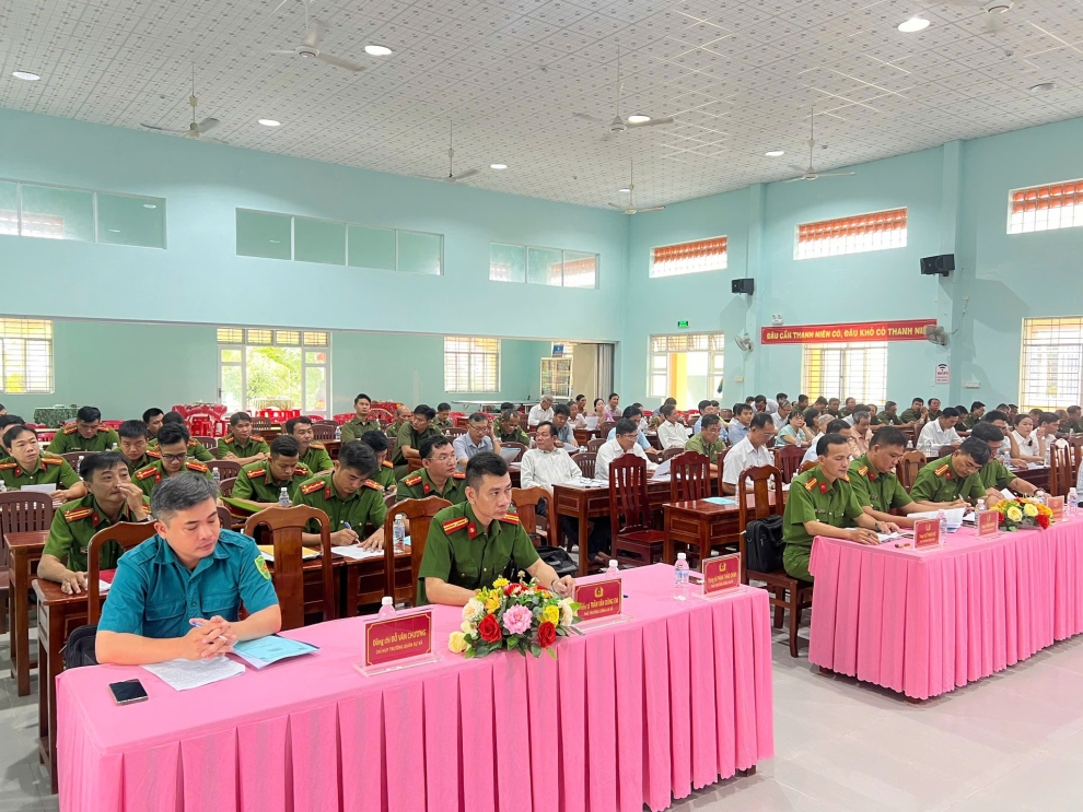 Phát huy truyền thống quê hương anh hùng, lực lượng Công an xã Đồng Khởi quyết tâm hoàn thành xuất sắc nhiệm vụ chính trị được giao, vì nước, vì dân phục vụ