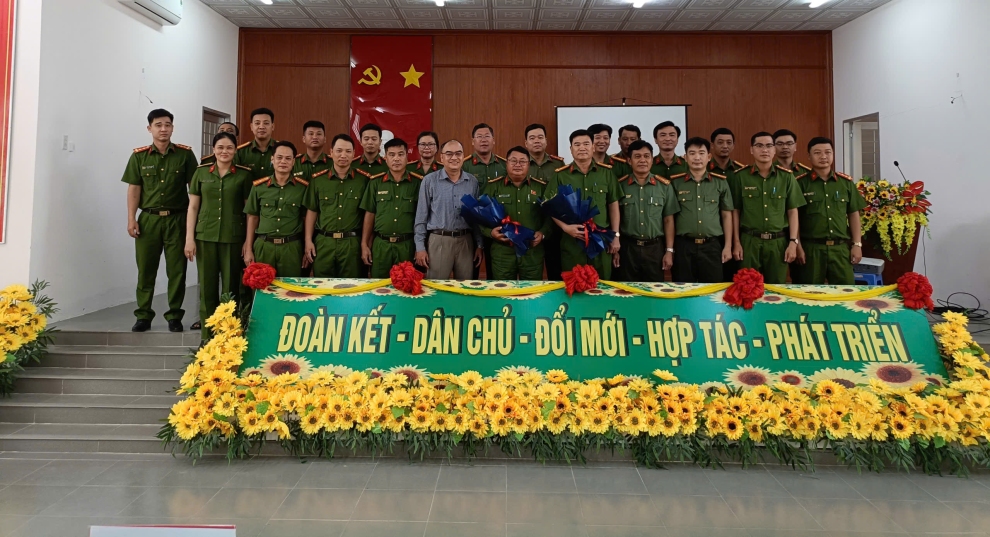 6 Đại biểu tham dự buổi lễ chụp hình lưu niệm