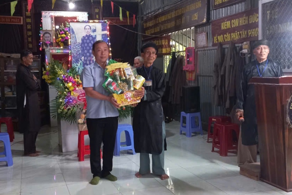 Công an phường Tân Hạnh chúc mừng Lễ kỷ niệm 106 năm Ngày Đản sinh Đức Huỳnh giáo chủ Phật giáo Hòa Hảo