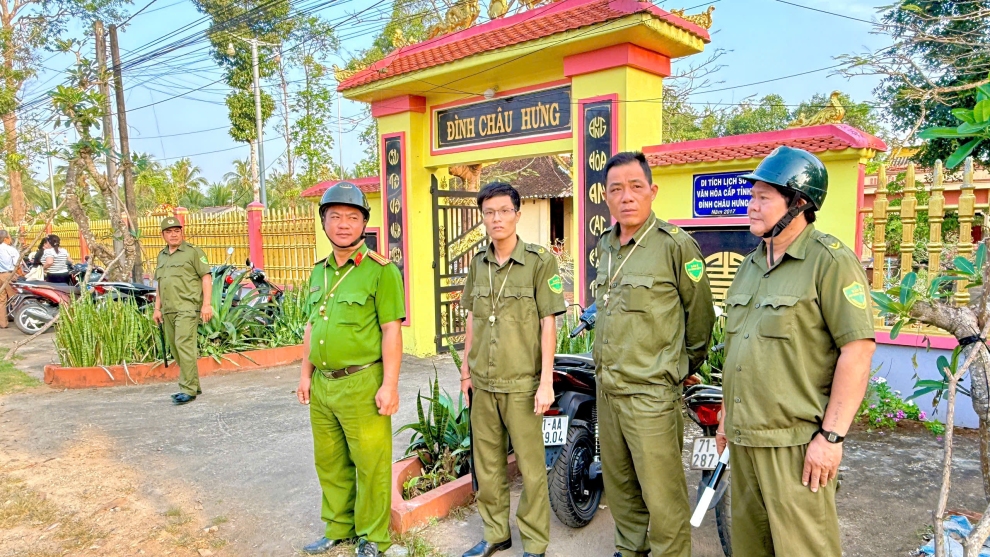 HÌNH ẢNH CÔNG AN XÃ CHÂU HƯNG TRIỂN KHAI LỰC LƯỢNG ĐẢM BẢO AN NINH TRẬT TỰ BUỔI HỌP MẶT