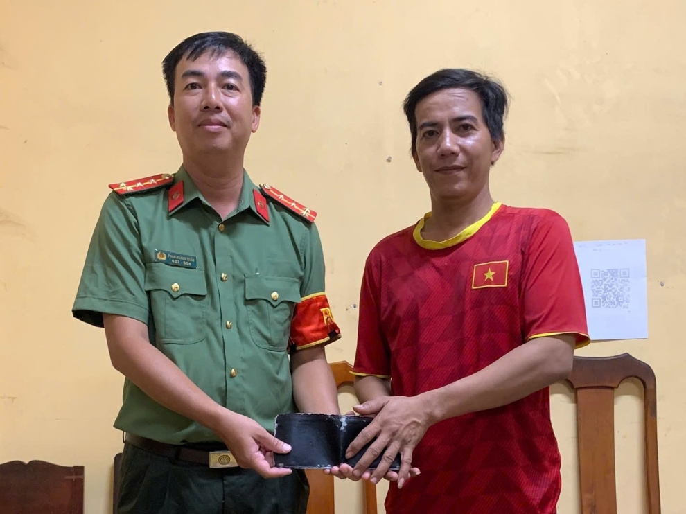 HÌNH ẢNH NGƯỜI DÂN NHẬN LẠI TÀI SẢN 1