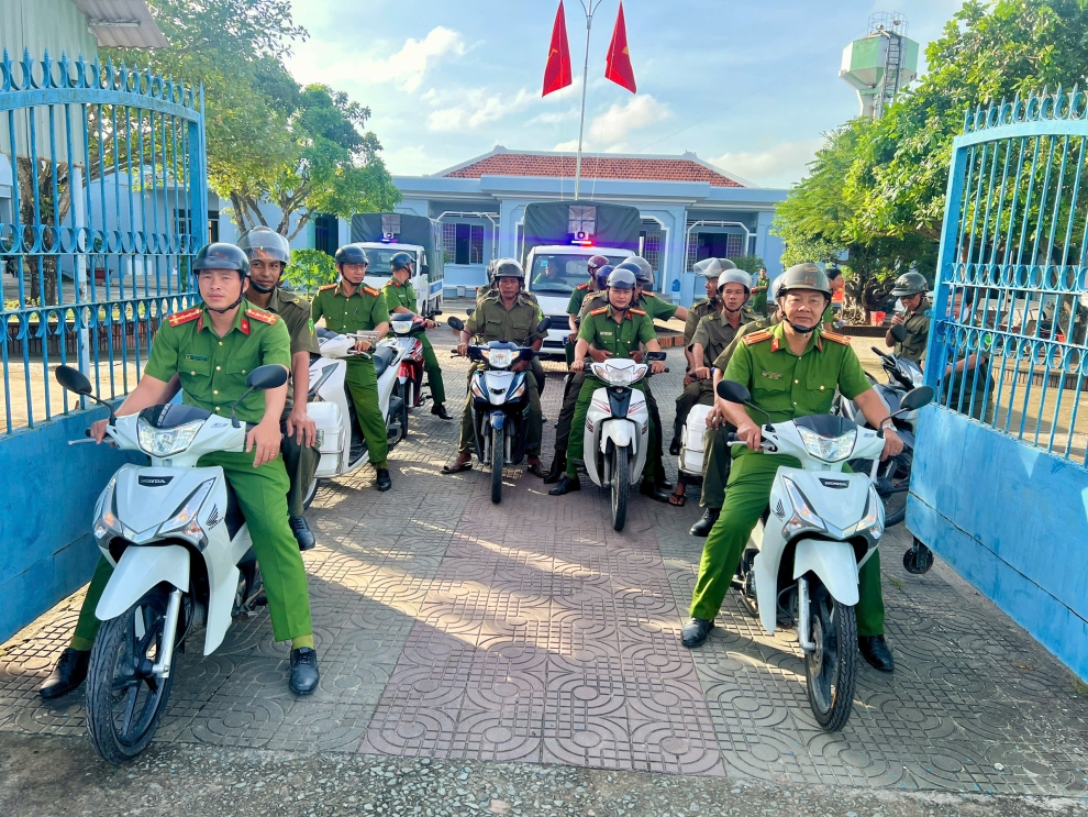 ra quân cao điểm