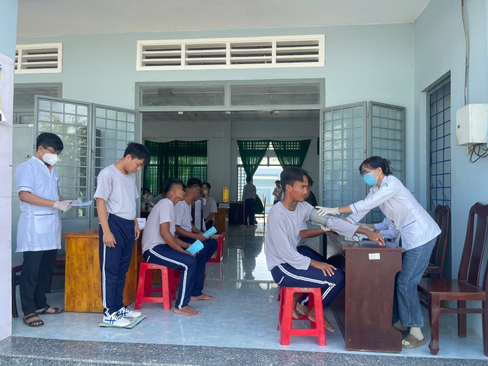 Cơ sở cai nghiện số 3 tỉnh Vĩnh Long tổ chức khám sức khỏe định kỳ cho người cai nghiện ma túy
