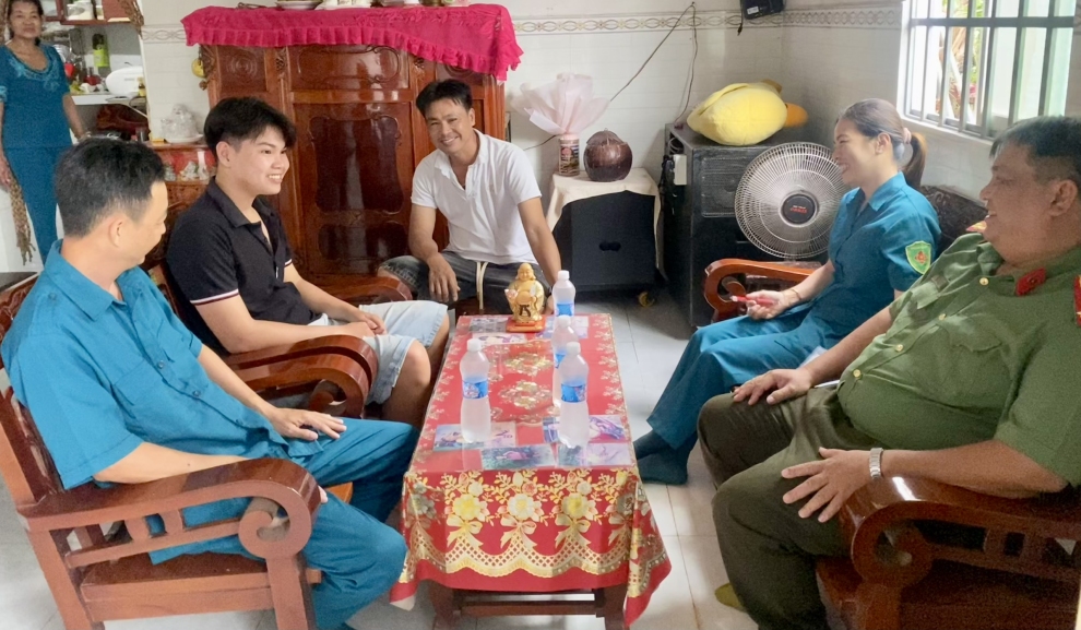 Công an xã Tân Quới nắm tâm tư, nguyện vọng của công dân đủ điều kiện thực hiện nghĩa vụ tham gia Công an nhân dân năm 2026