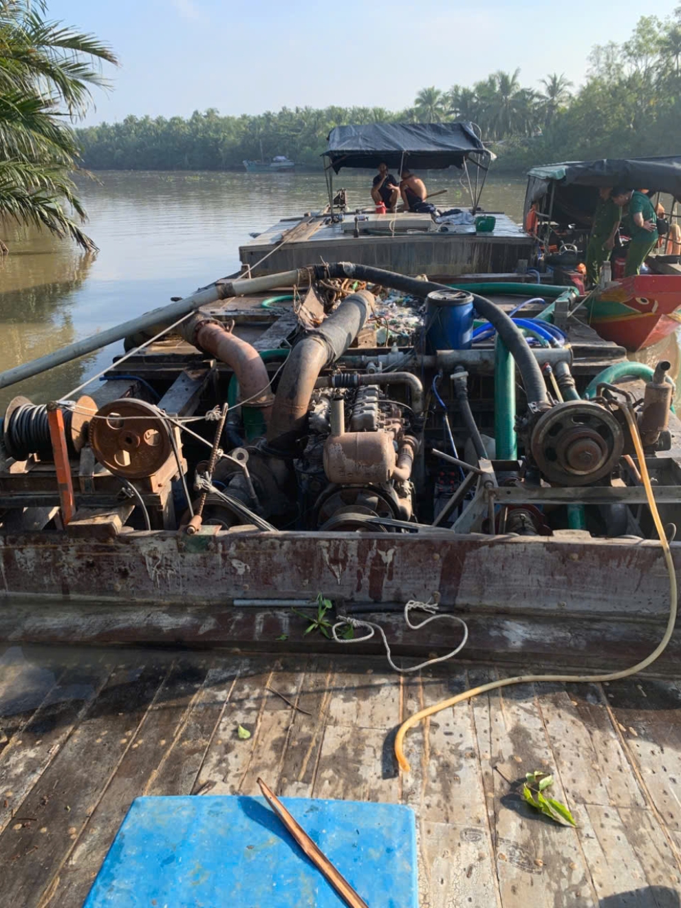 Công an xã Mỏ Cày tăng cường công tác tuần tra, xử lý các hành vi mua bán, vận chuyển khoáng sản không rõ nguồn gốc