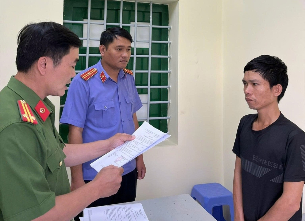 Khởi tố, tạm giam đối tượng tàng trữ trái phép chất ma túy