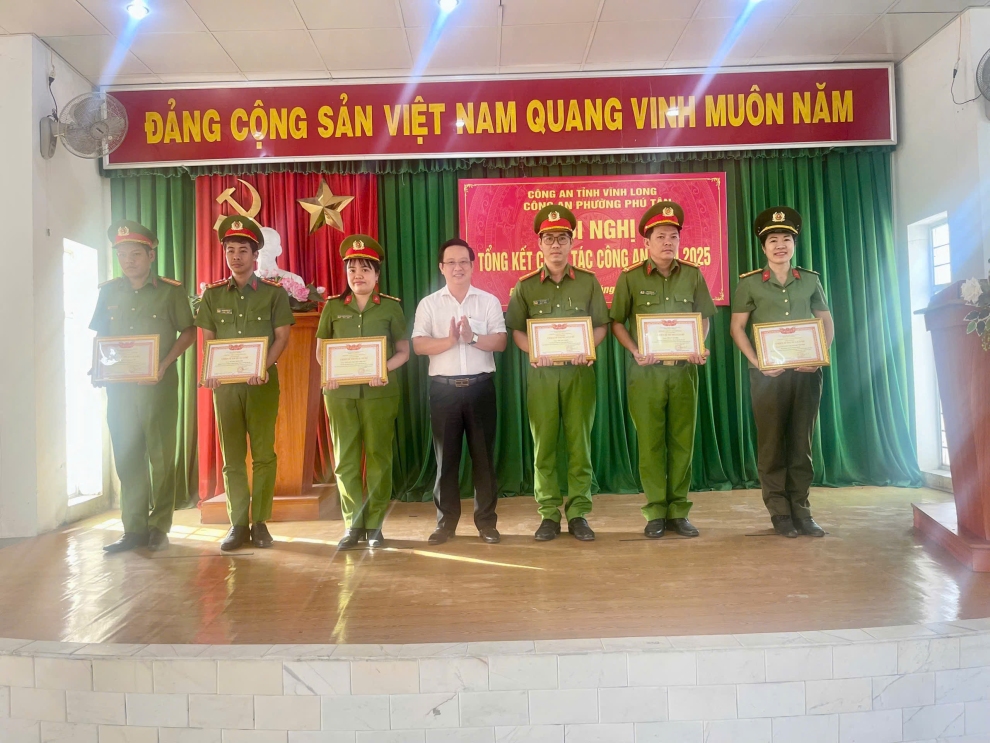 Công an phường Phú Tân tổng kết công tác Công an năm 2025
