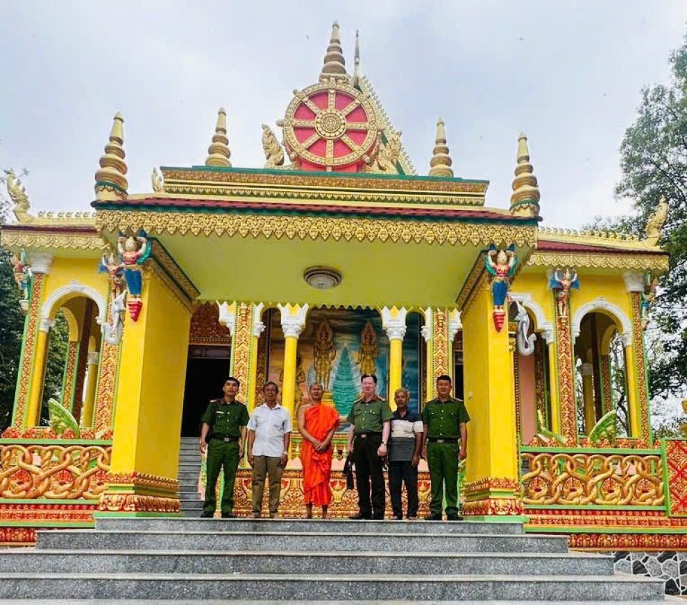 Công an xã Cầu Ngang thăm, hướng dẫn Chùa Teo Chás bảo đảm an ninh trật tự Lễ khánh thành chánh điện