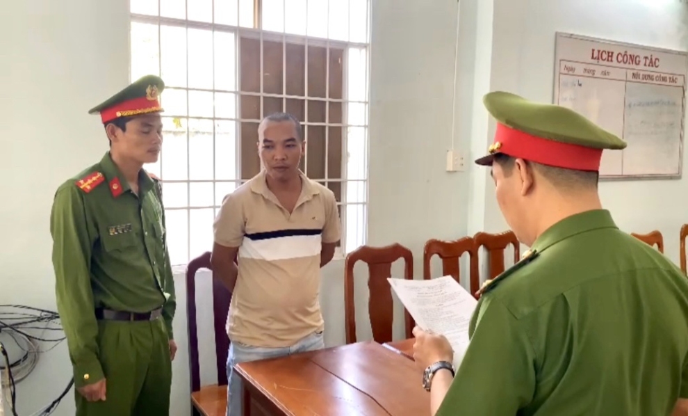 Thi hành lệnh bắt tạm giam đối tượng sử dụng trái phép chất ma túy