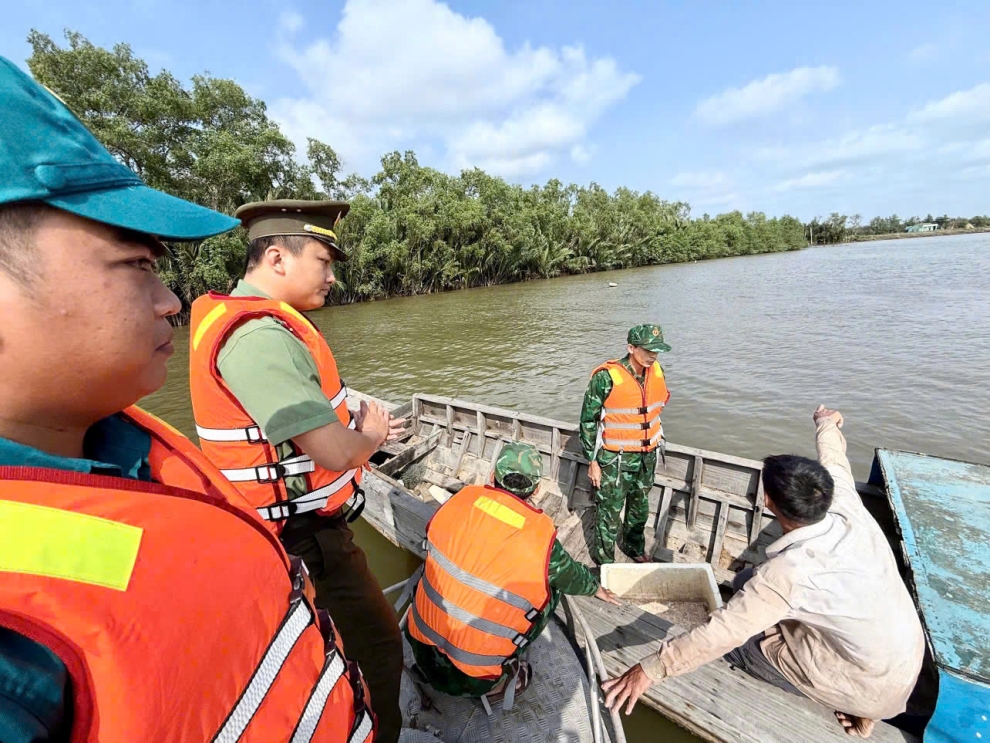 Công an xã Thạnh Hải phát huy vai trò công tác Công an trong chống khai thác IUU, quản lý tàu cá “Ba không”, tàu không đủ điều kiện hoạt động
