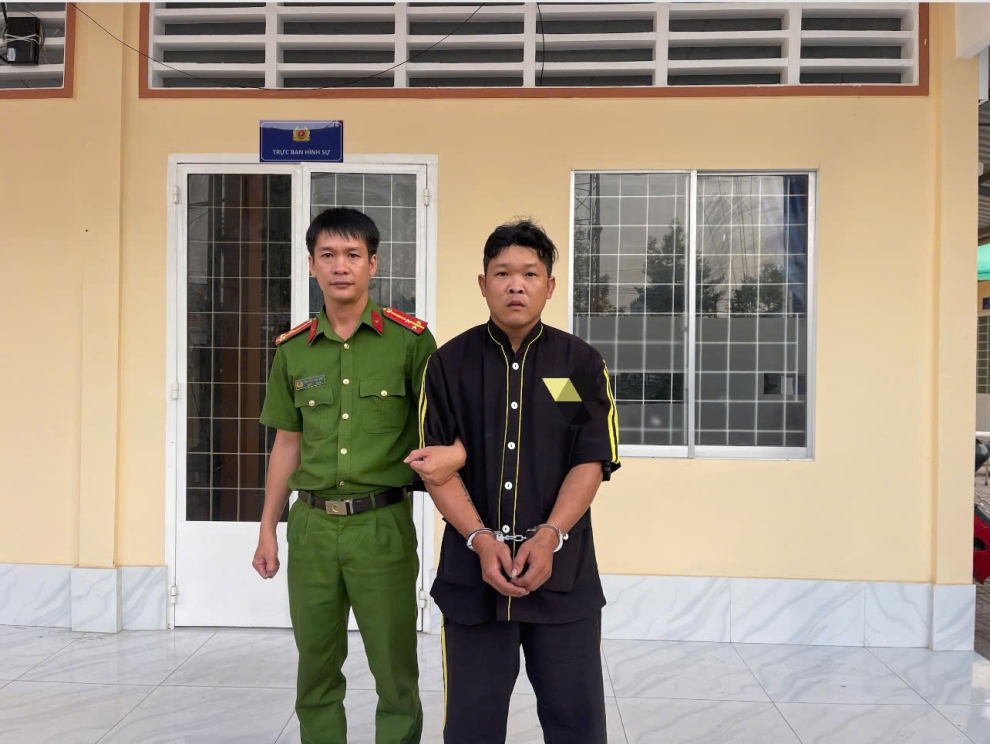 Công an phường Cái Vồn bắt giữ 01 đối tượng bị truy nã