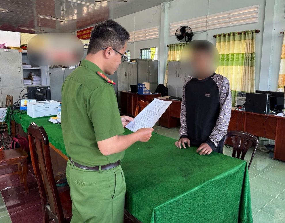 06 02 2026 CÔNG AN XÃ CHỢ LÁCH ĐƯA NGƯỜI ĐI CAI NGHIỆN BẮT BUỘC