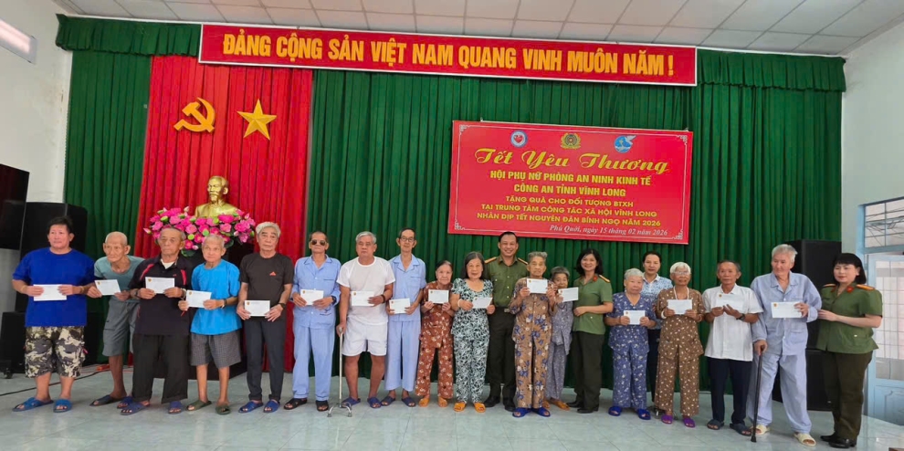 18 02 Ảnh 1 PA04 Hội Phụ nữ ANKT hoạt động Tết yêu thương tại TTCTXH