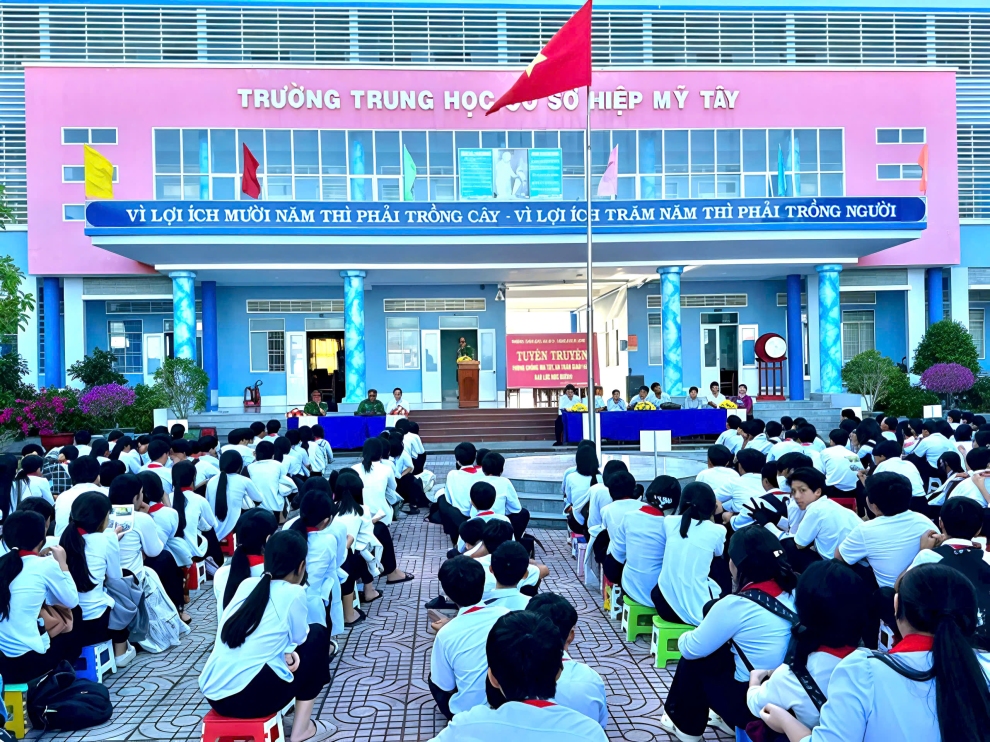 1 Quang cảnh buổi tuyên truyền