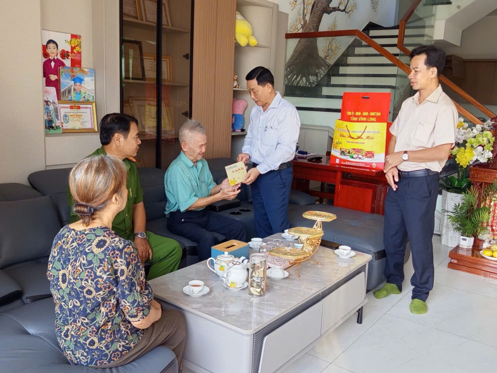 Đồng chí Đại tá Phan Ngọc Tính Tỉnh ủy viên, Phó giám đốc Công an tỉnh