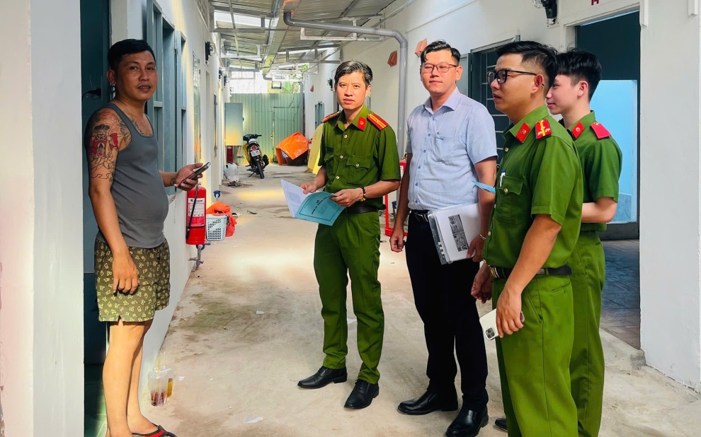 ANH 1 Tổ CSKV CAP Phước Hậu Kiem tra lưu trú tại nhà cho thuê, nhà trọ
