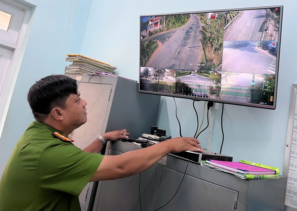 ẢNH 2 CAMERA AN NINH