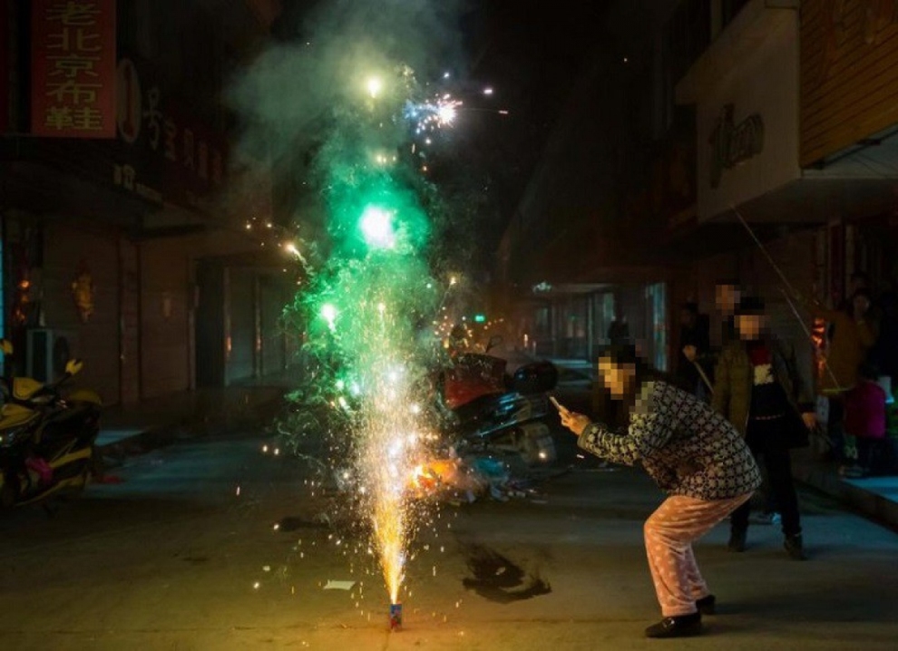 ảnh 2 sử dụng pháo hoa