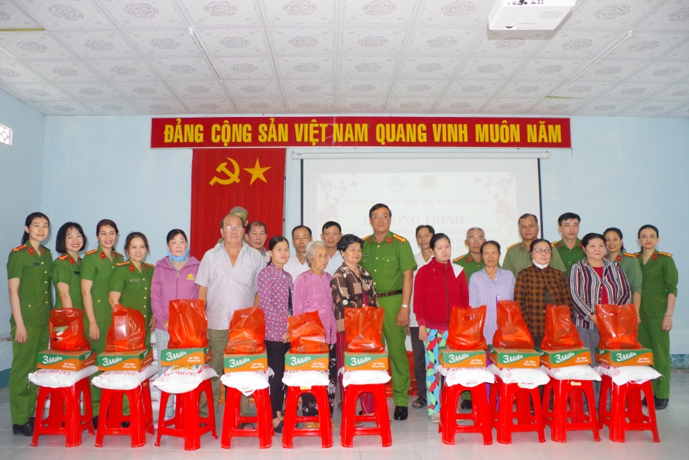 ANH 9 DAI BIEU CHUP ANH LUU NIEM