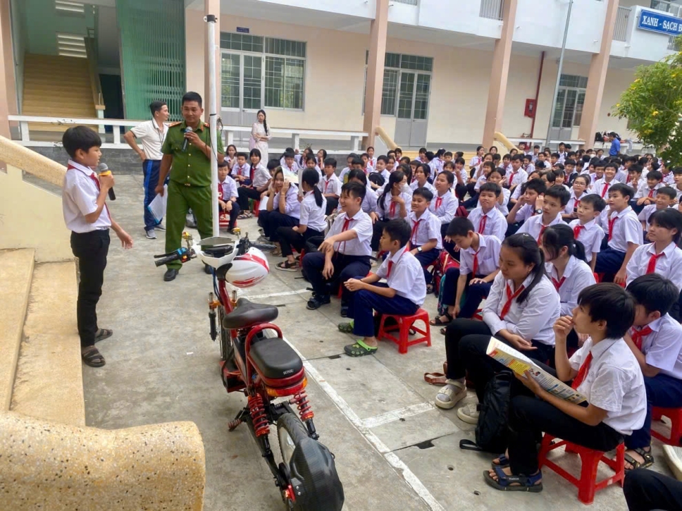 Ảnh tuyên truyền 2