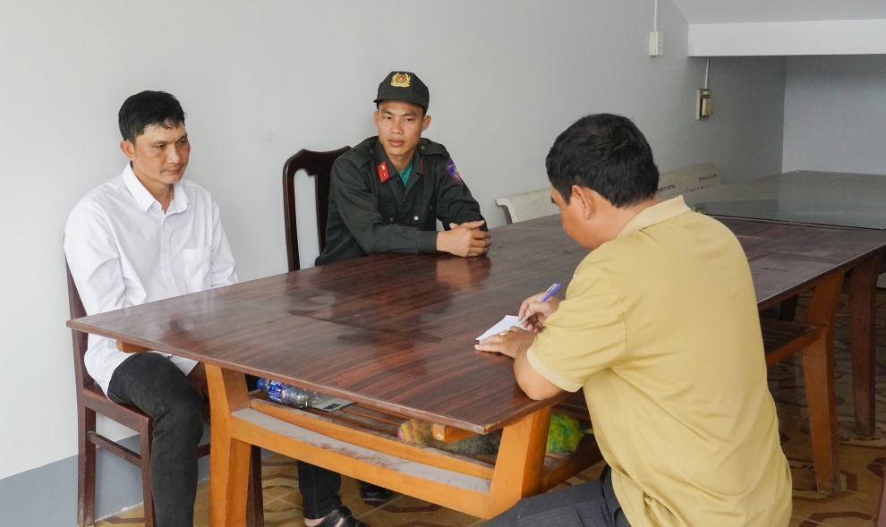 Bị can Tân tại cơ quan Công an