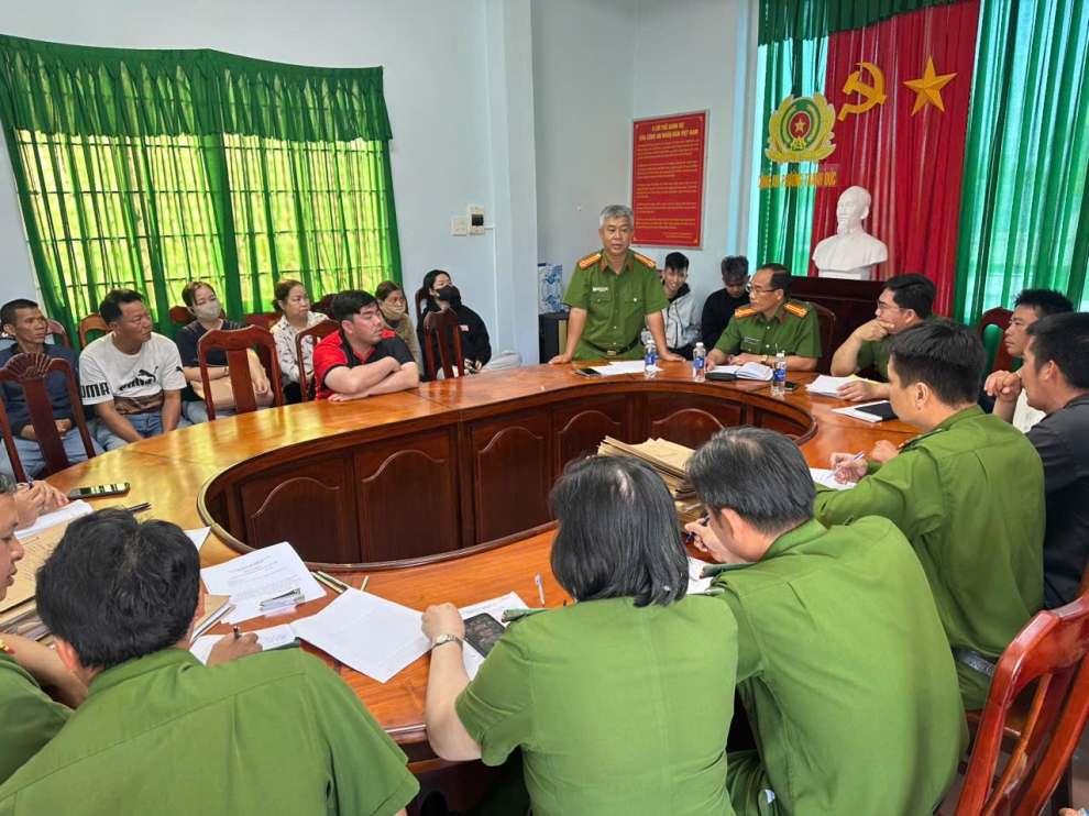 CAP Thanh Đức kiểm kê, điểm danh, điểm diện người chấp hành án trên địa bàn phường57b6