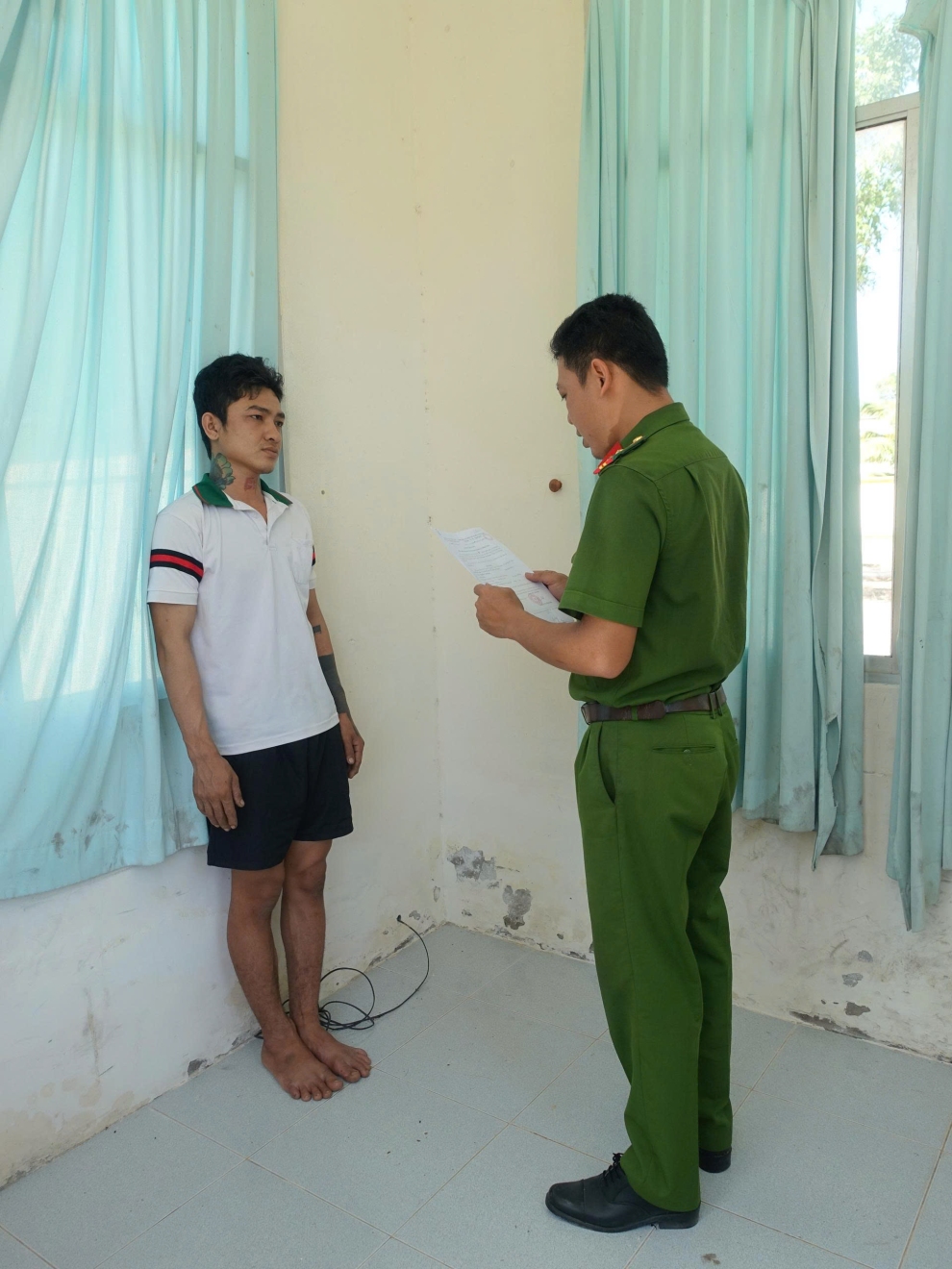 Cơ quan Cảnh sát điều tra Công an tỉnh Vĩnh Long thi hành lệnh bắt tạm giam Nguyễn Văn Nùng