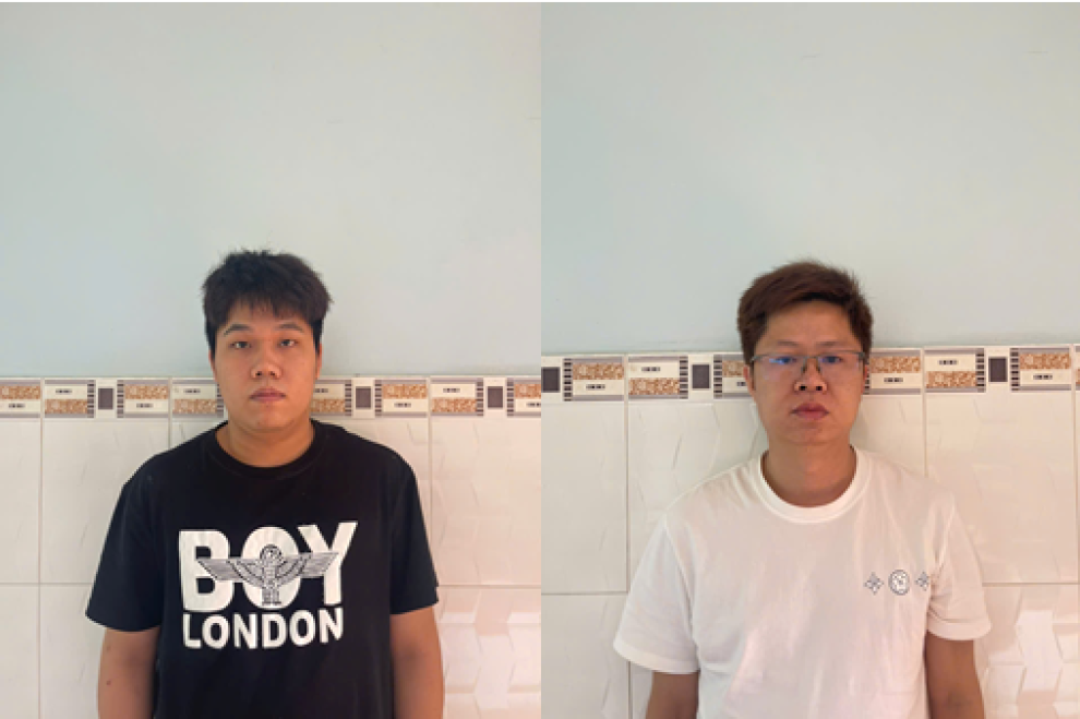 Phòng Quản lý xuất nhập cảnh Công an tỉnh Vĩnh Long làm việc với 02 công dân Trung Quốc nhập cảnh trái phép