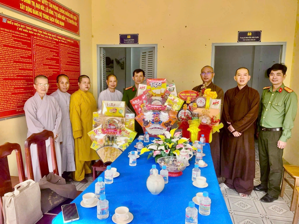 Đại diện các cơ sở tôn giáo chụp ảnh lưu niệm cùng với đại diện Lãnh đạo CAX
