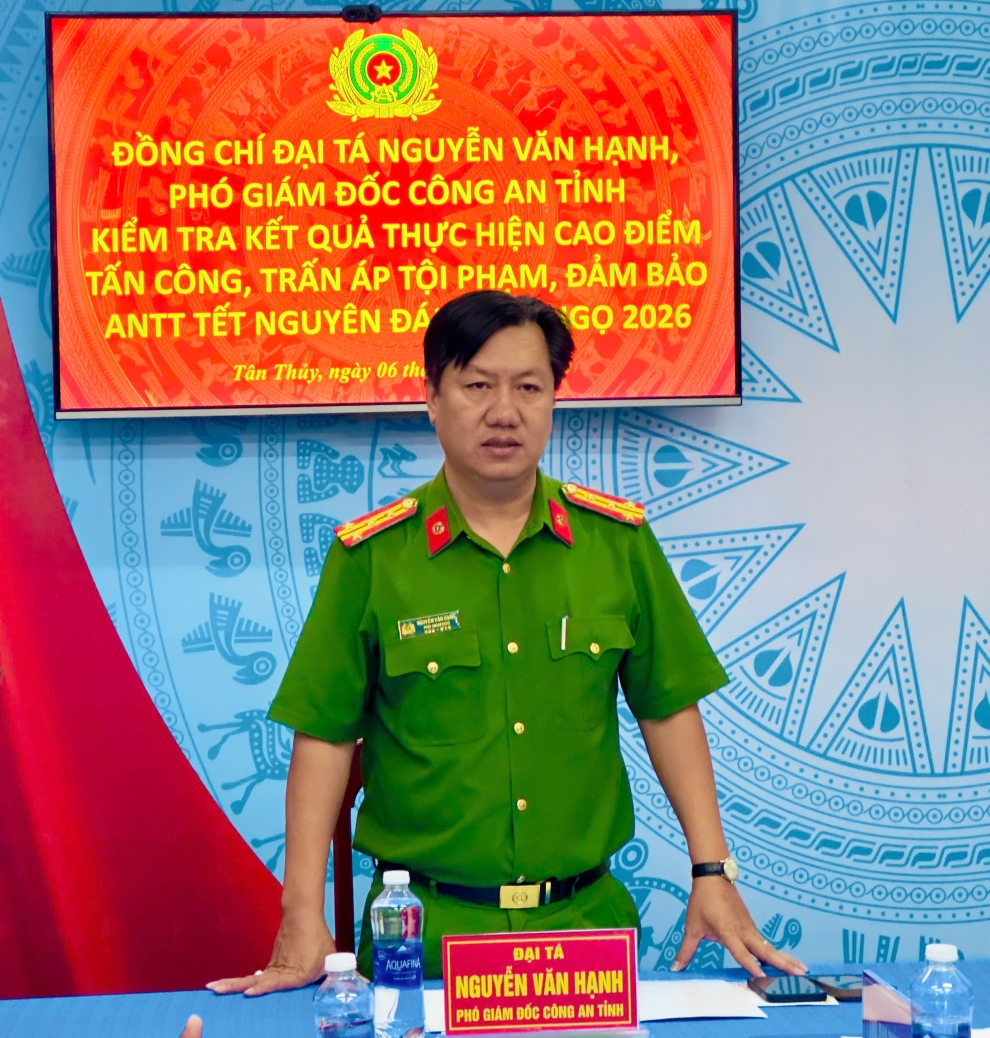 Đại tá Nguyễn Văn Hạnh Phó Giám đốc Công an tỉnh phát biểu kết luận buổi làm việc