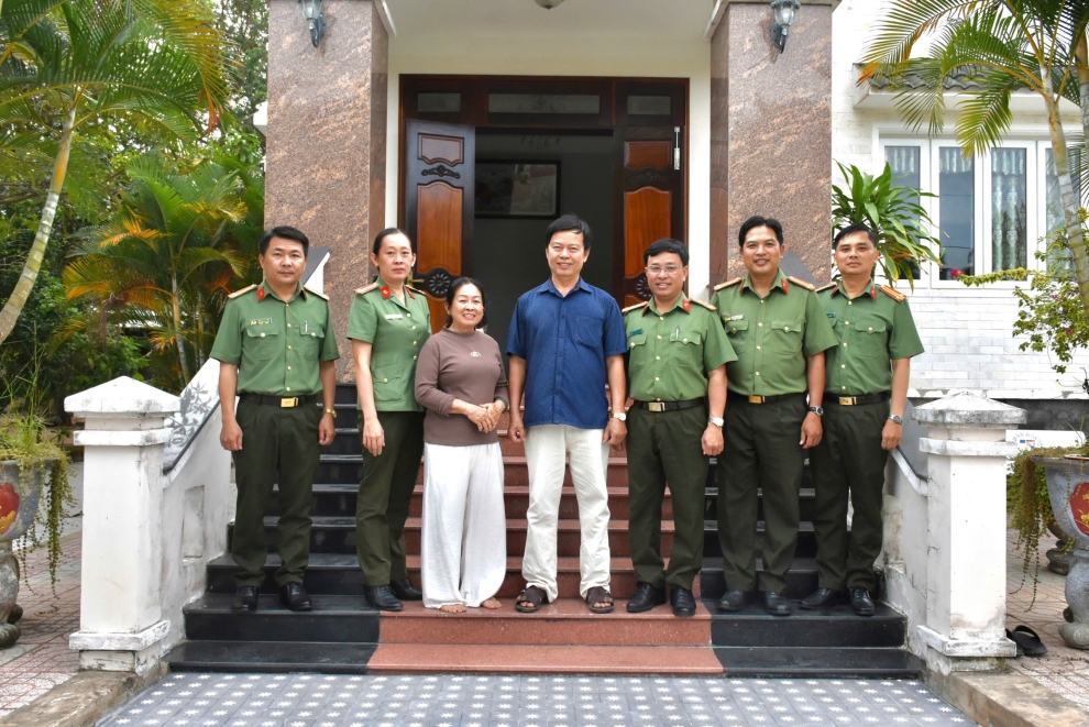 Đại tá Phạm Thanh Tùng cùng đoàn công tác thăm, chúc Tết Đại tá Ngô Minh Vũ