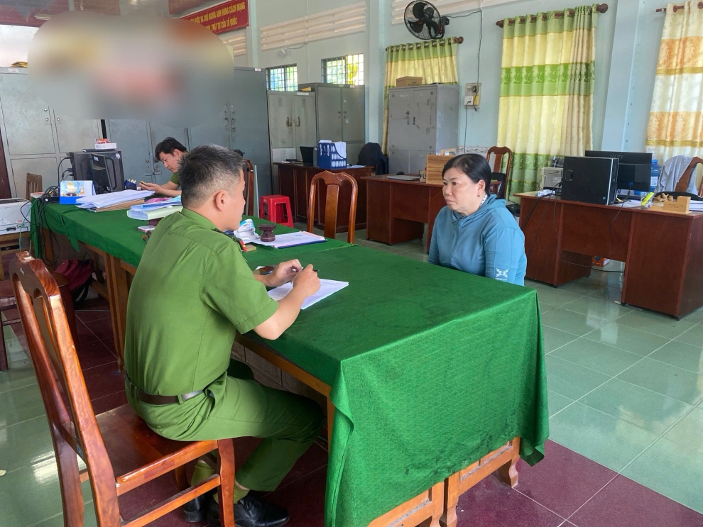ĐỐI TƯỢNG LÀM VIỆC TẠI CƠ QUAN CÔNG AN