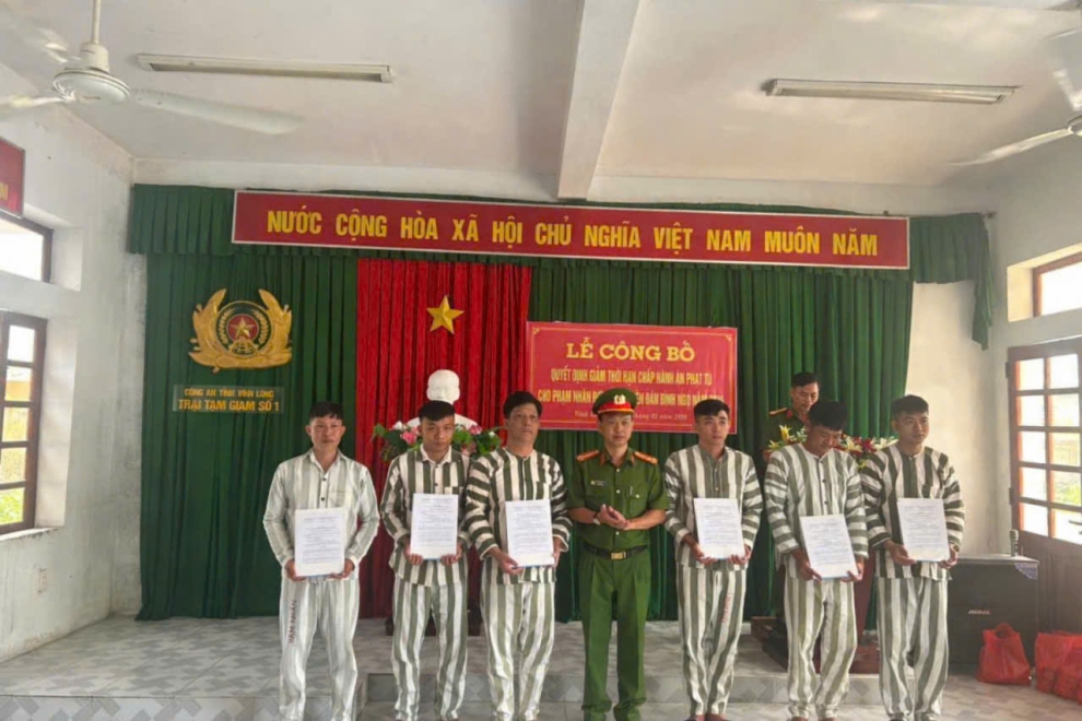Trại Tạm giam số 1 Công an tỉnh Vĩnh Long công bố quyết định giảm thời hạn chấp hành án phạt tù dịp Tết Nguyên đán Bính Ngọ năm 2026