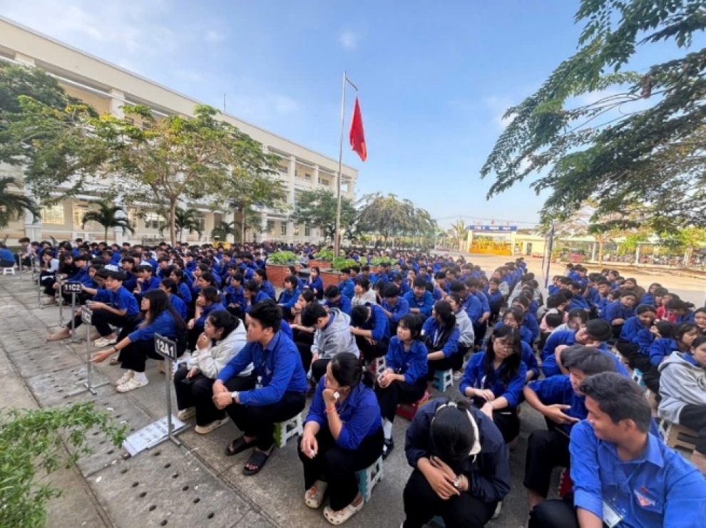 Công an xã Ngũ Lạc tuyên truyền kỹ năng phòng, chống bạo lực học đường