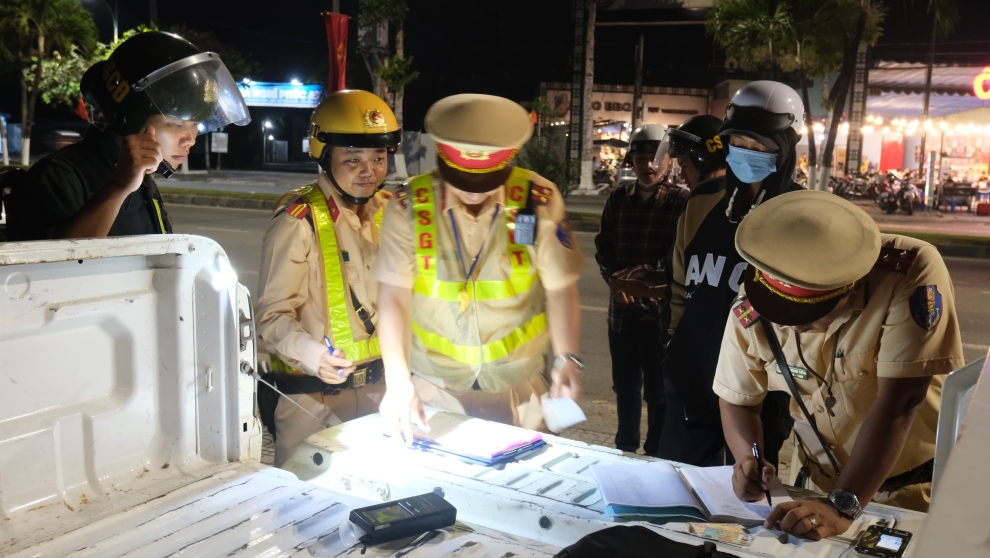 Lực lượng Cảnh sát giao thông tập trung kiểm tra, xử lý nghiêm các hành vi vi phạm