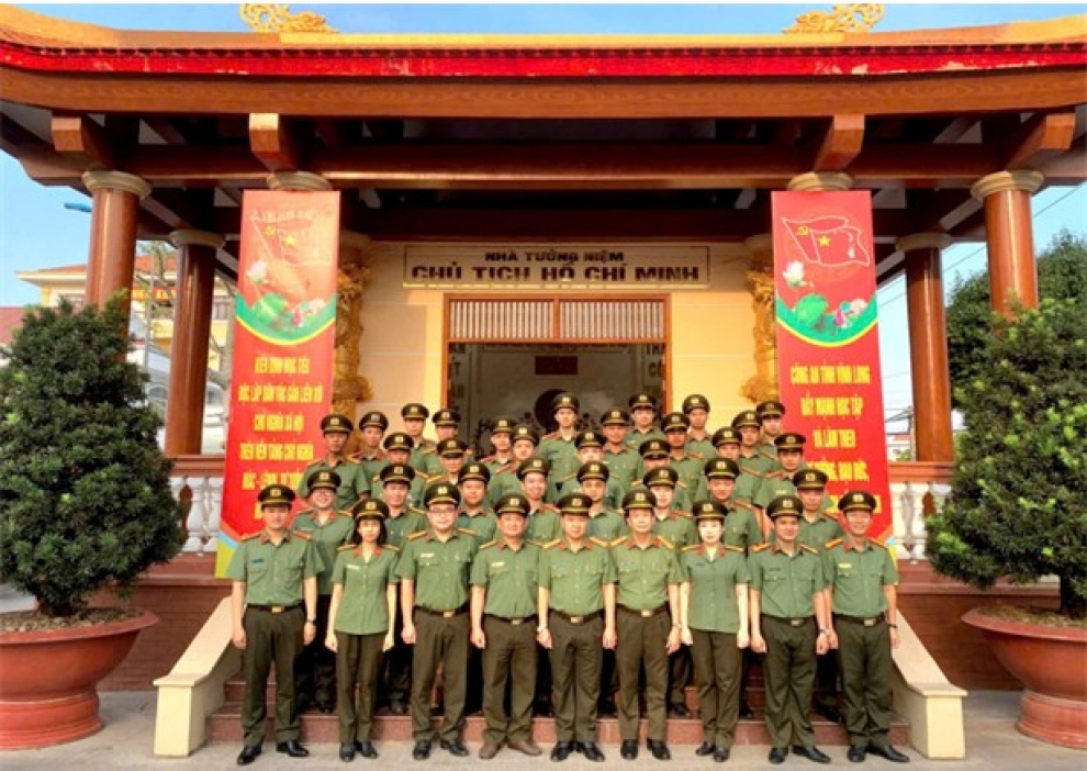 Phòng Tham mưu Công an Vĩnh Long tổ chức các hoạt động mừng Đảng - mừng Xuân Bính Ngọ năm 2026