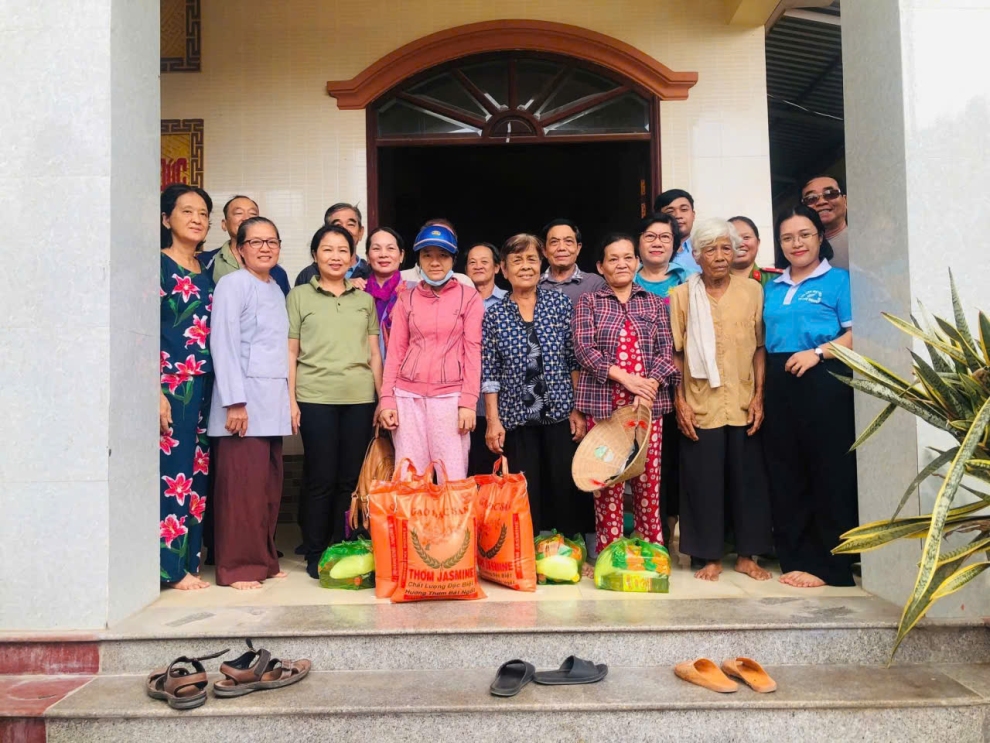 Lan tỏa yêu thương, đón Tết an lành