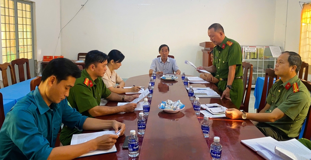 Công an xã Phú Thuận tổ chức Hội nghị giao ban Công an và Quân sự xã trong thực hiện Nghị định số 03/2019/NĐ-CP ngày 05/9/2019 của Chính phủ