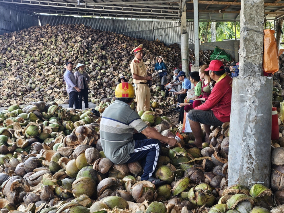 Tăng cường tuyên truyền pháp luật về trật tự, an toàn giao thông cho công nhân