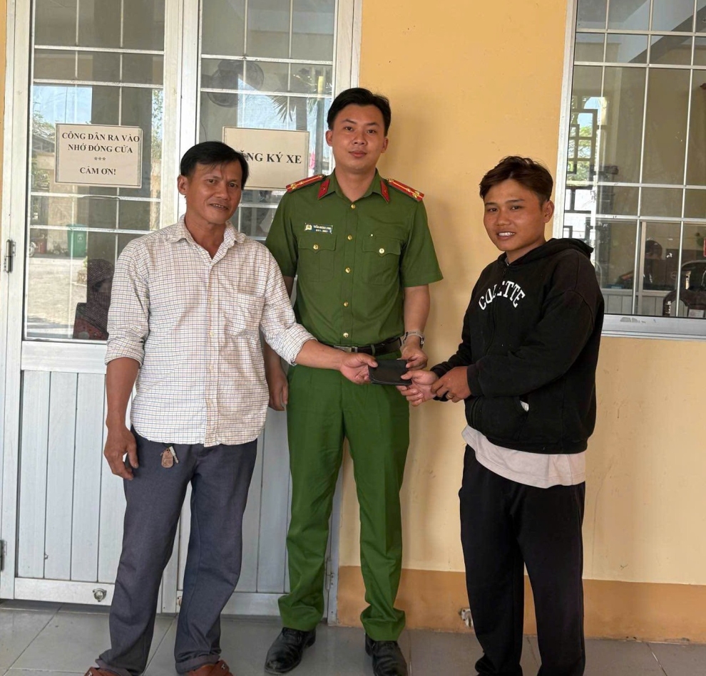 Nhặt được của rơi, trả người đánh mất hành động nhỏ ý nghĩa lớn