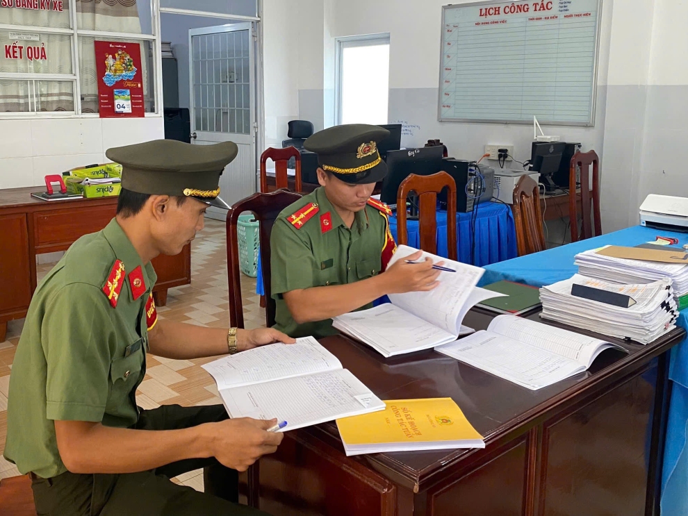 Công an xã Đông Hải tăng cường kiểm tra điều lệnh, siết chặt kỷ luật kỷ cương trong thực hiện nhiệm vụ