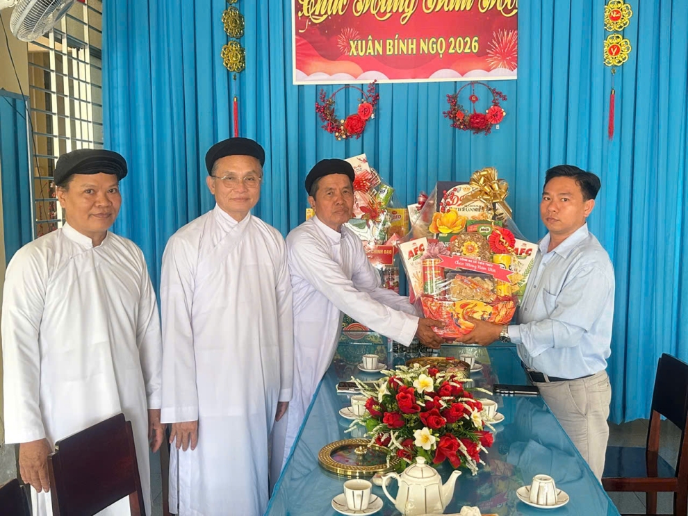 Công an xã Tiên Thủy đến thăm, chúc Tết các cơ sở tôn giáo