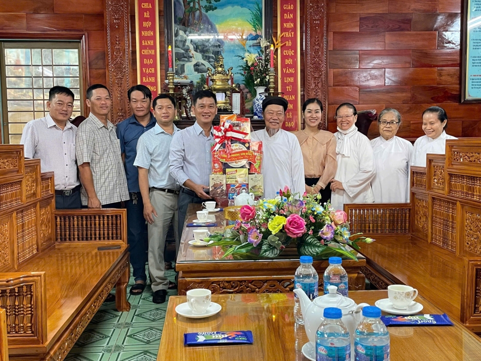 Công an phường Sơn Đông thăm, chúc Tết các cơ sở tín ngưỡng, tôn giáo trên địa bàn