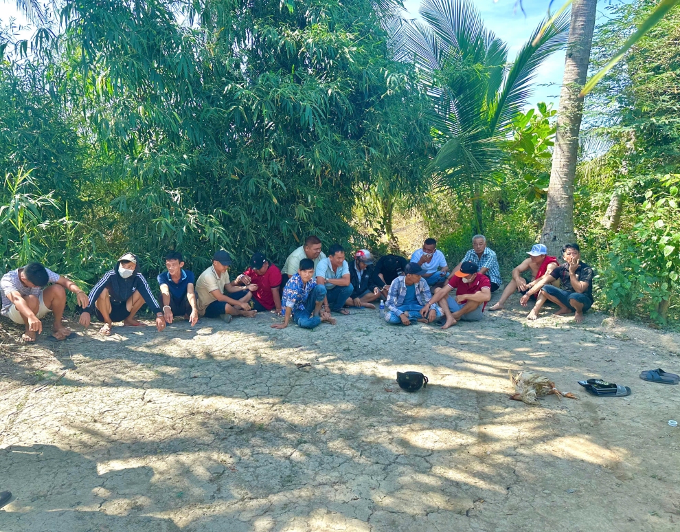 Công an xã Cái Ngang triệt xóa điểm đánh bạc