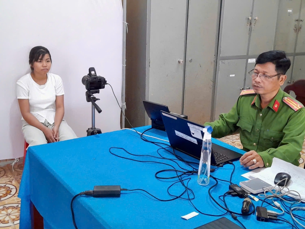 Công an xã Tiểu Cần bảo đảm cấp Căn cước, tài khoản định danh điện tử mức độ 2 trong những ngày Tết