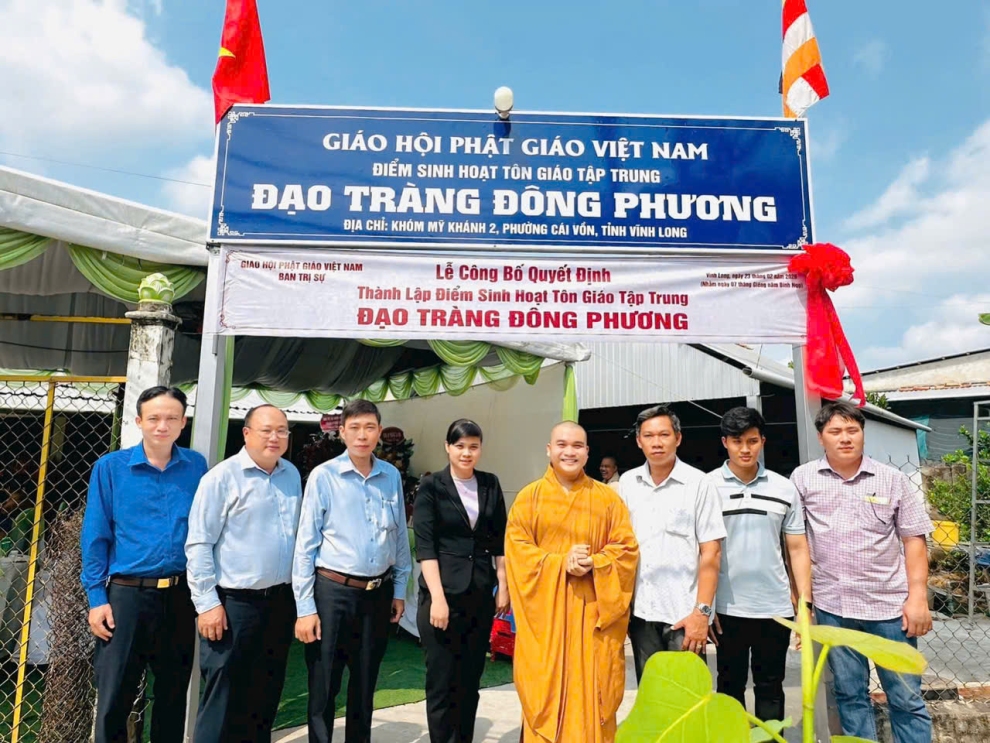 Công an phường Cái Vồn chúc mừng thành lập điểm sinh hoạt tôn giáo tập trung