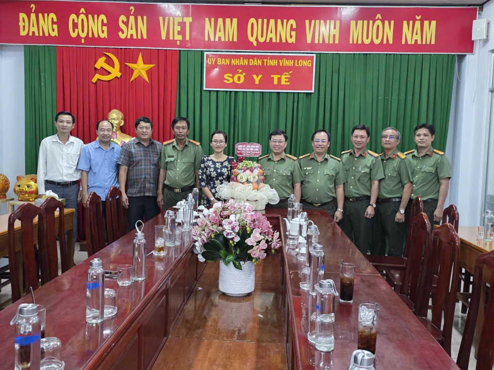 Công an tỉnh thăm, chúc mừng Ngày Thầy thuốc việt nam