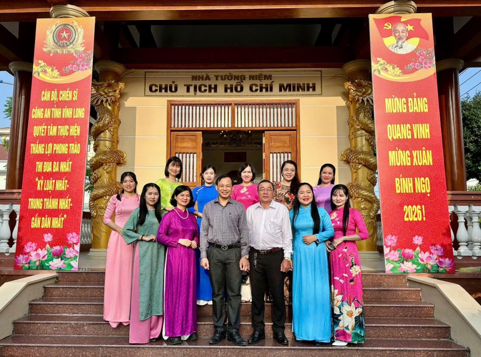 09 03 Ảnh 2 PA04 Hội Phụ nữ ANKT hưởng ứng tuần lễ áo dài