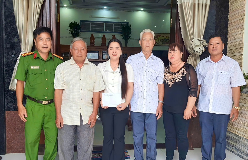 1 Thăm hỏi, tặng quà các thanh niên tham gia nghĩa vụ CAND năm 2026