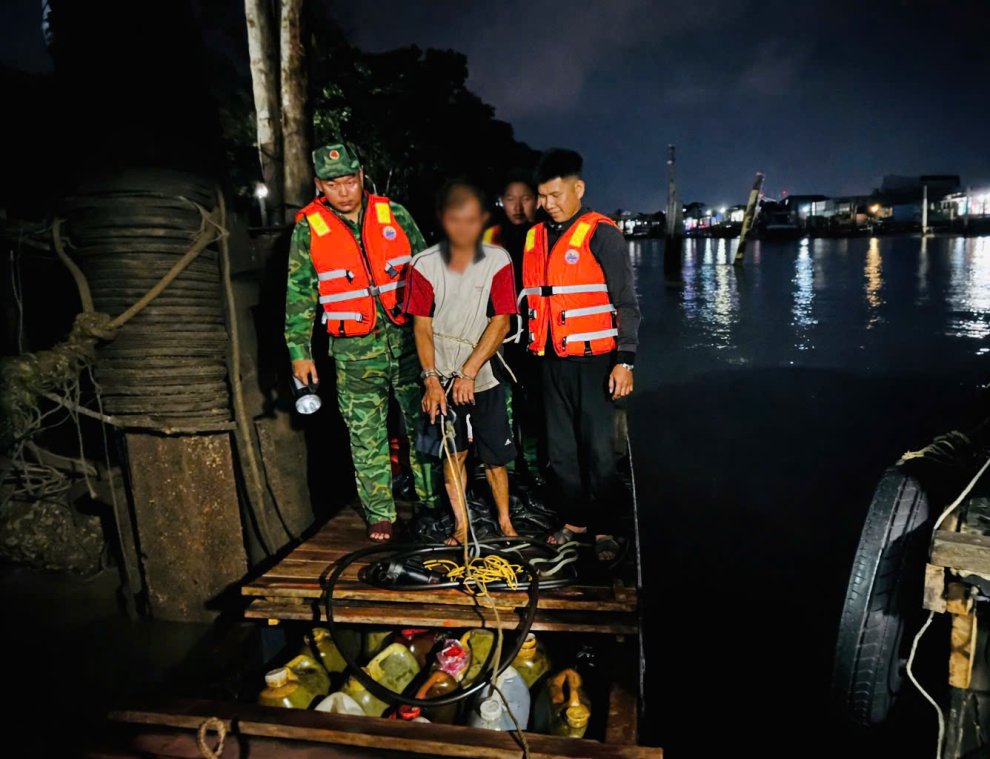 Công an xã Bình Đại tăng cường đấu tranh với các đối tượng trộm cắp tài sản trên tuyến sông